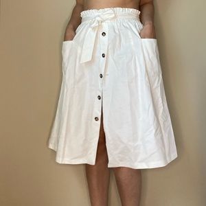 White midi skirt with slit and pockets